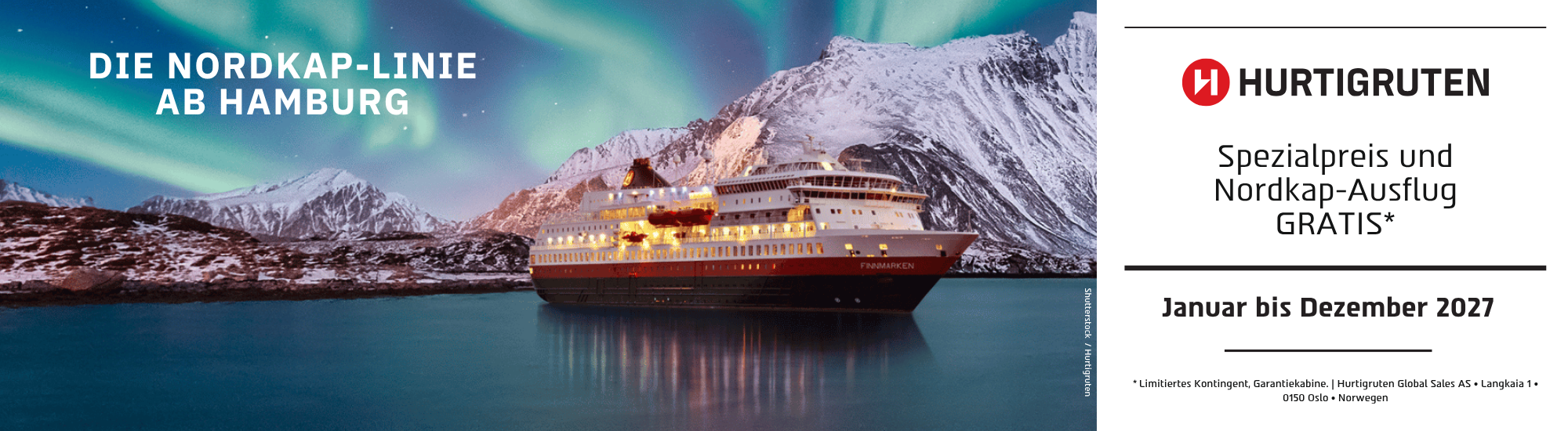 Hurtigruten Banner B4 (2000 x 550 px) Ein Vater läuft lachend mit seiner kleinen Tochter über den von Palmen gesäumten Strand, vom Meer weg. Im Zentrum steht ein Smiley im warmen Licht.